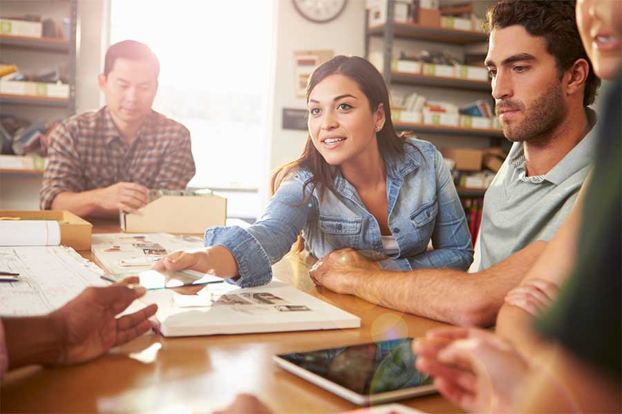 personas en una reunión